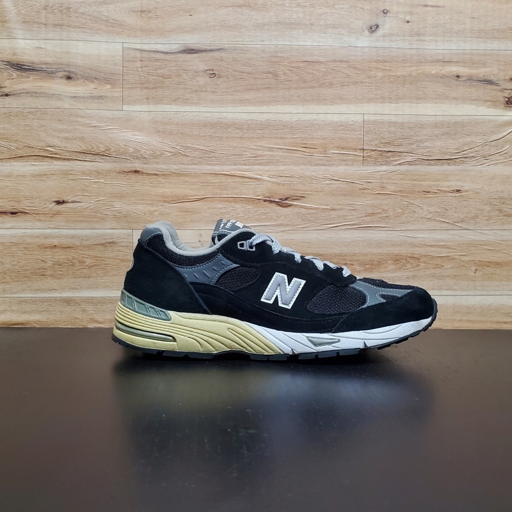 New Balance 991 Made in USA Black Gray Suede Shoes Women's Size 9.5